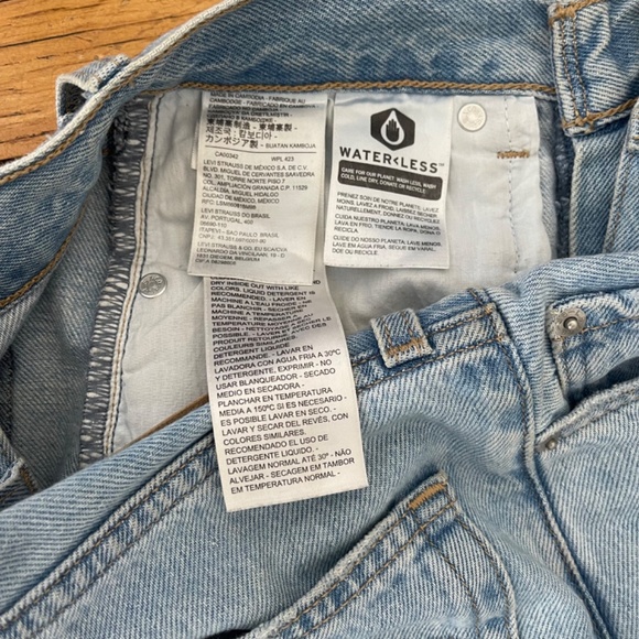 Levi’s Premium High Loose Jeans Med Wash Sz 25 - EUC - Picture 9 of 10